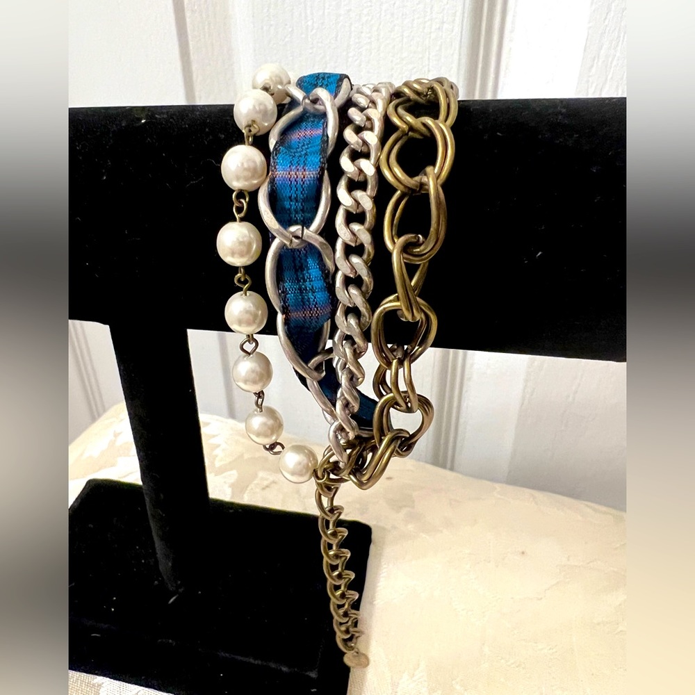 4 chain Bracelet. OS